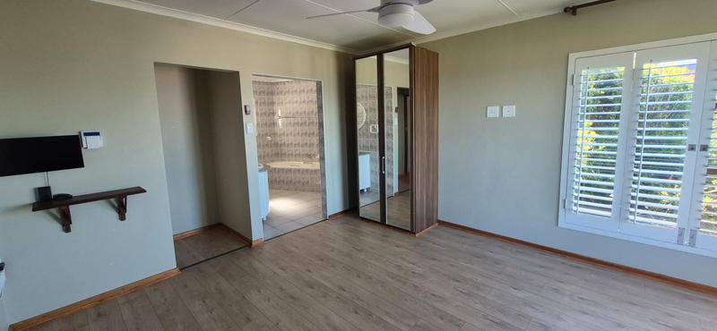 To Let 3 Bedroom Property for Rent in Outeniqua Strand Western Cape